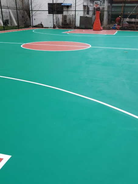 峨蔓镇 球场长期使用易出现地面开裂